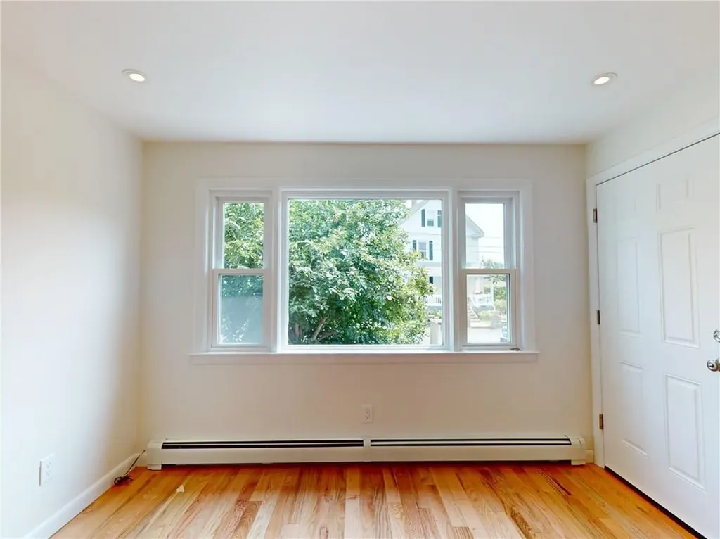 8 Caswell Avenue Newport RI 02840
