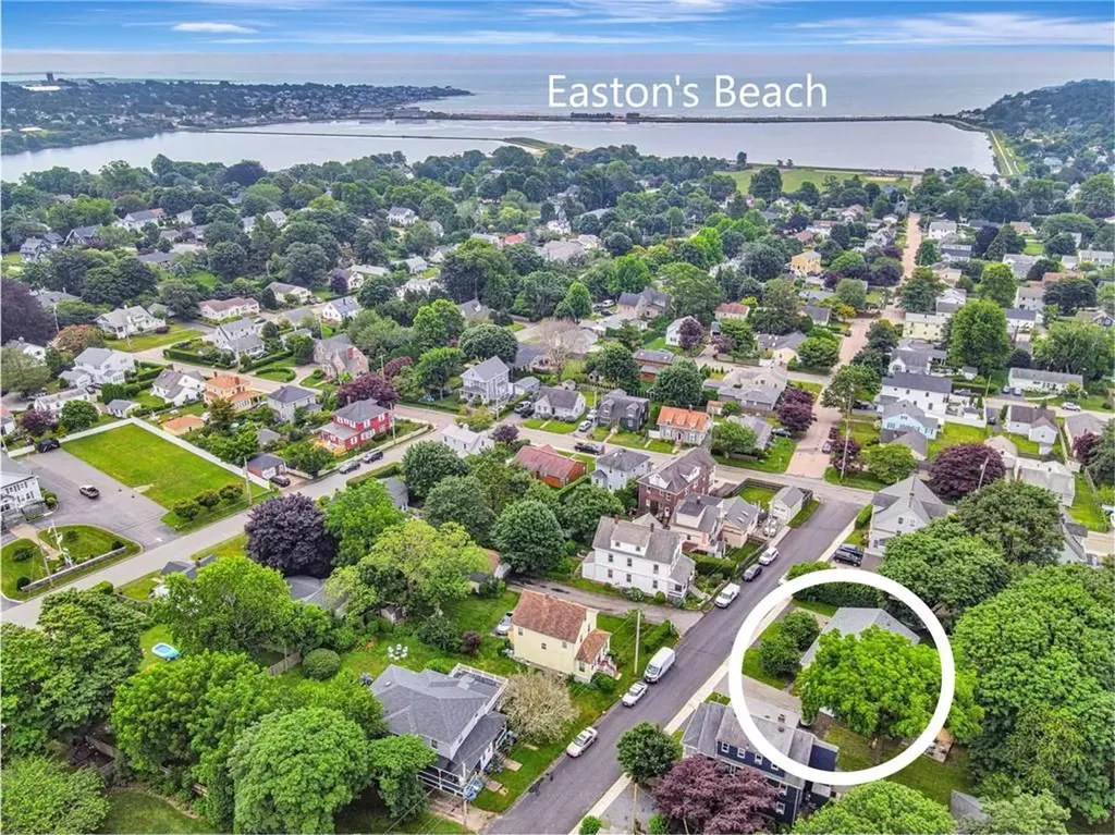 8 Caswell Avenue Newport RI 02840