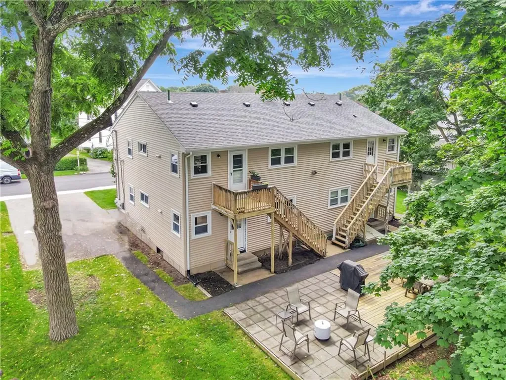 8 Caswell Avenue Newport RI 02840