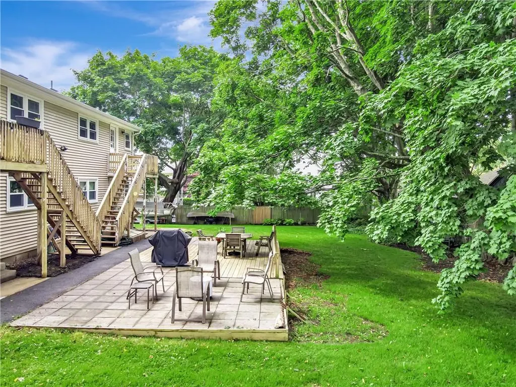 8 Caswell Avenue Newport RI 02840
