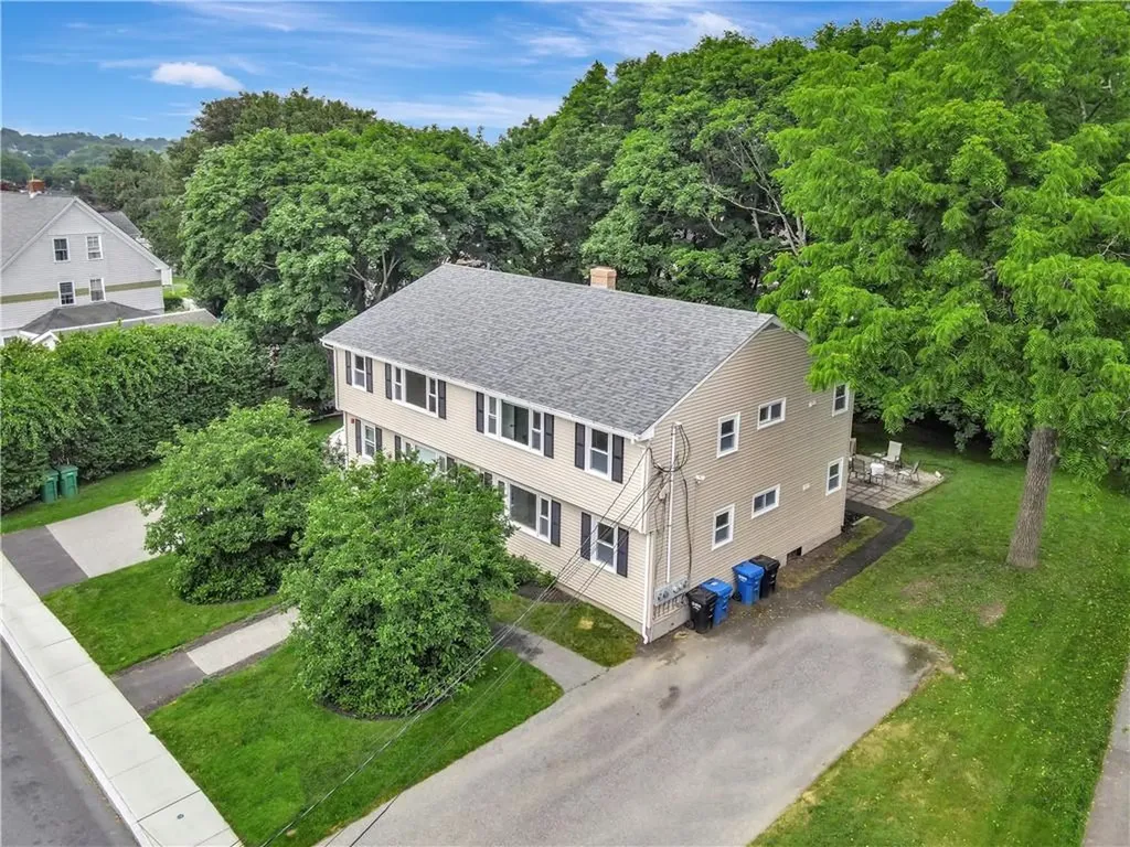 8 Caswell Avenue Newport RI 02840