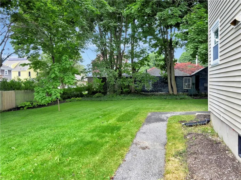 8 Caswell Avenue Newport RI 02840
