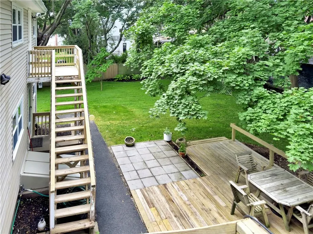 8 Caswell Avenue Newport RI 02840