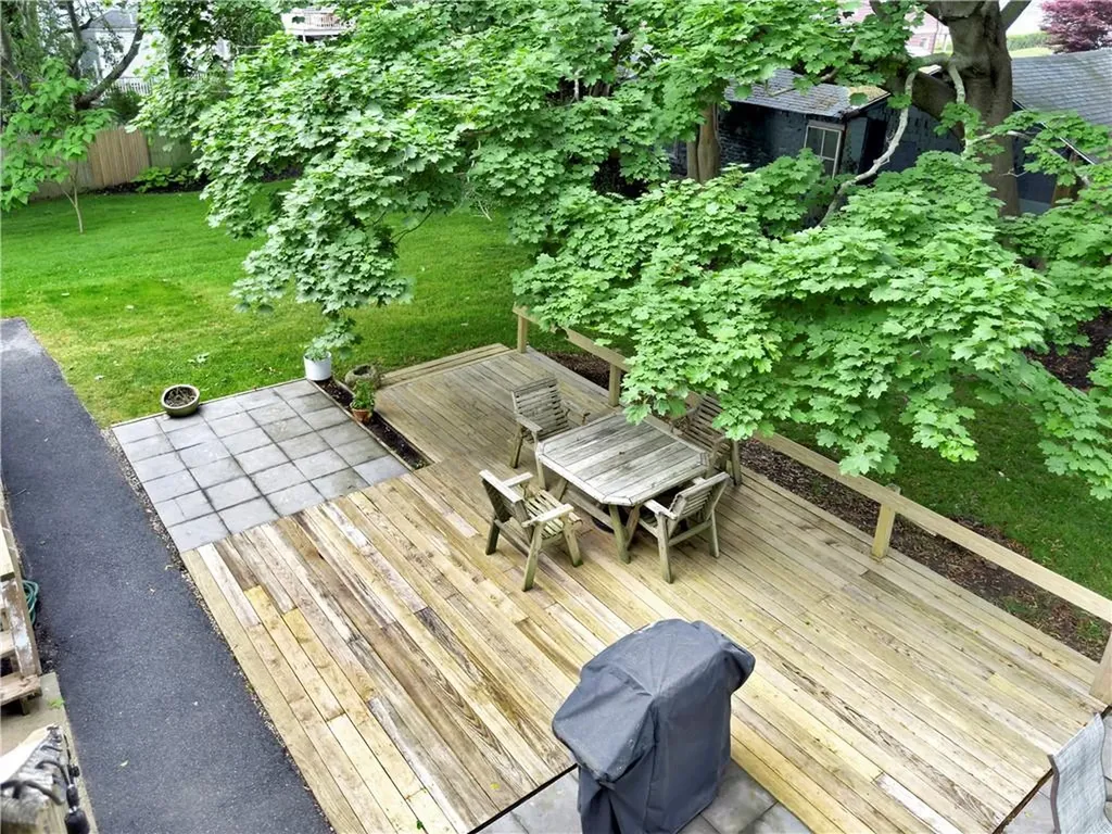 8 Caswell Avenue Newport RI 02840