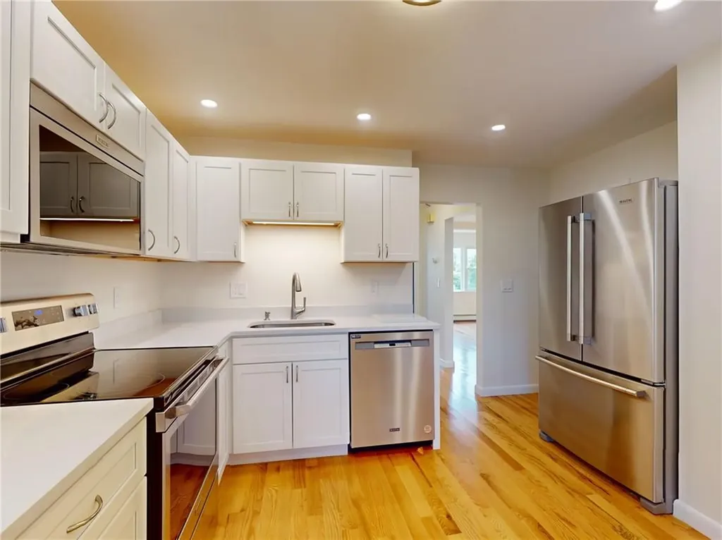 8 Caswell Avenue Newport RI 02840