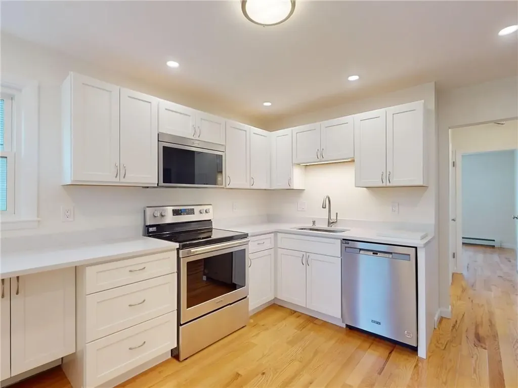 8 Caswell Avenue Newport RI 02840