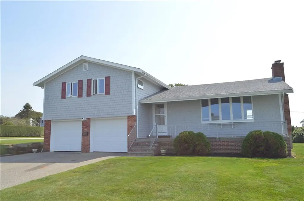 8 Chartier Circle Newport RI 02840