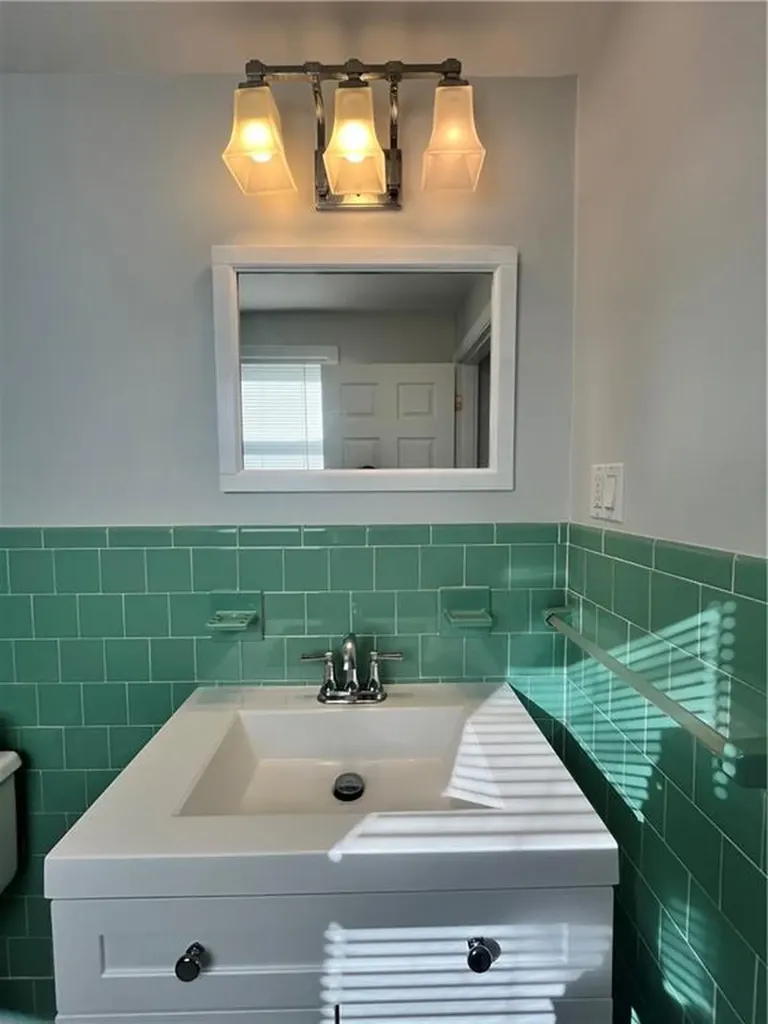 8 Chartier Circle Newport RI 02840