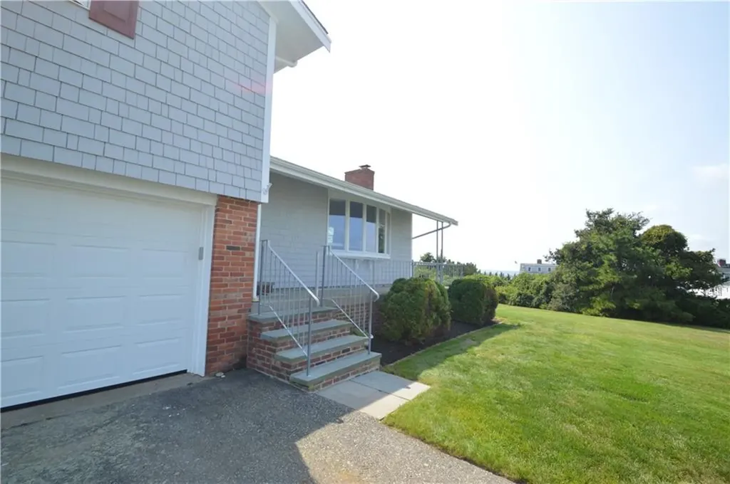 8 Chartier Circle Newport RI 02840