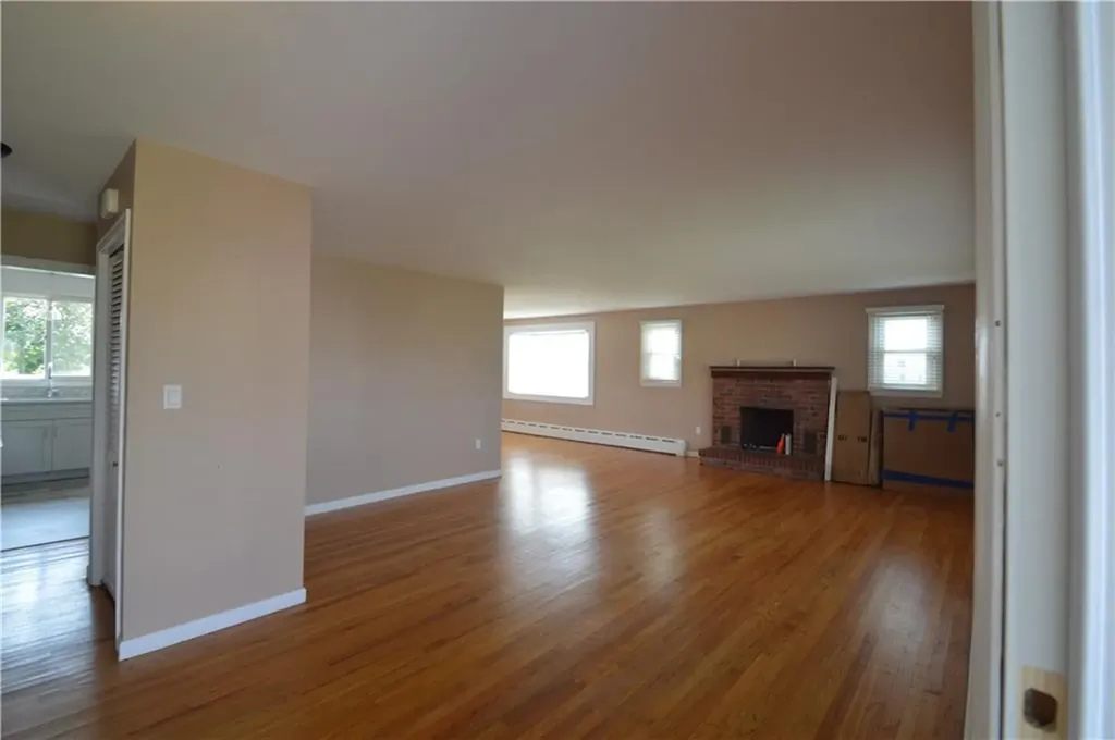 8 Chartier Circle Newport RI 02840