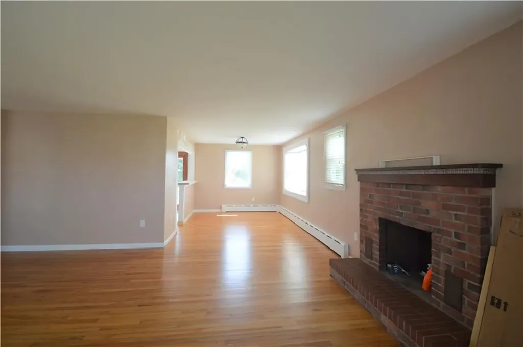 8 Chartier Circle Newport RI 02840