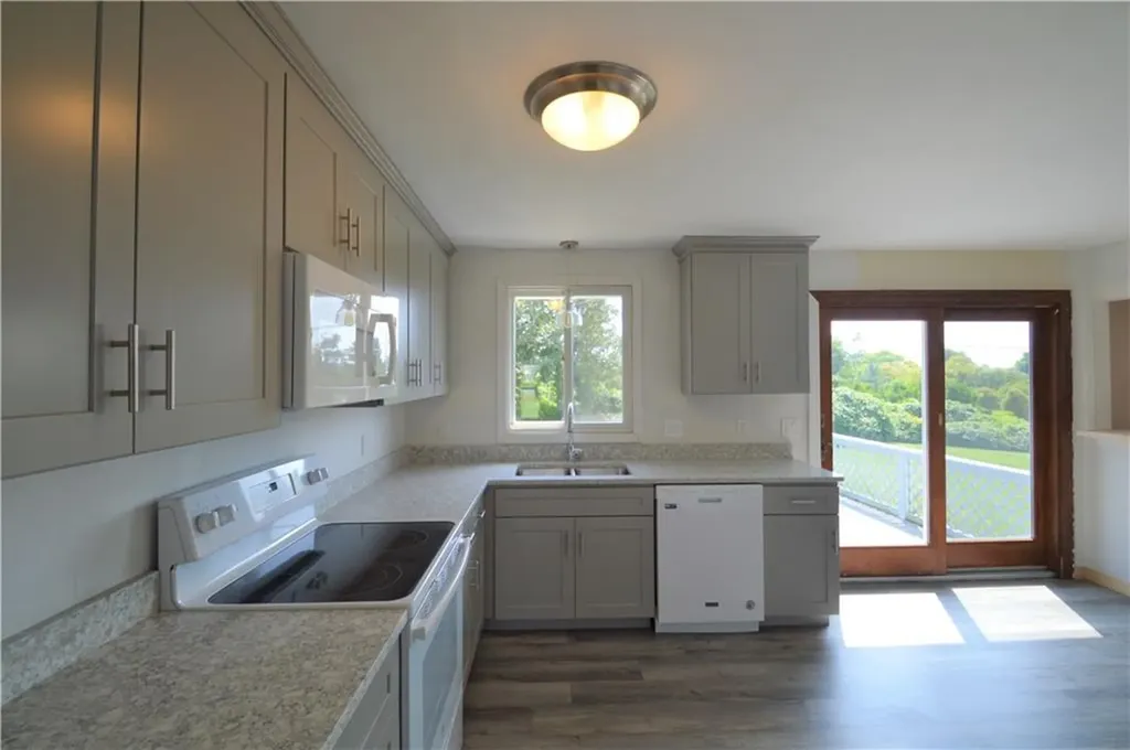 8 Chartier Circle Newport RI 02840