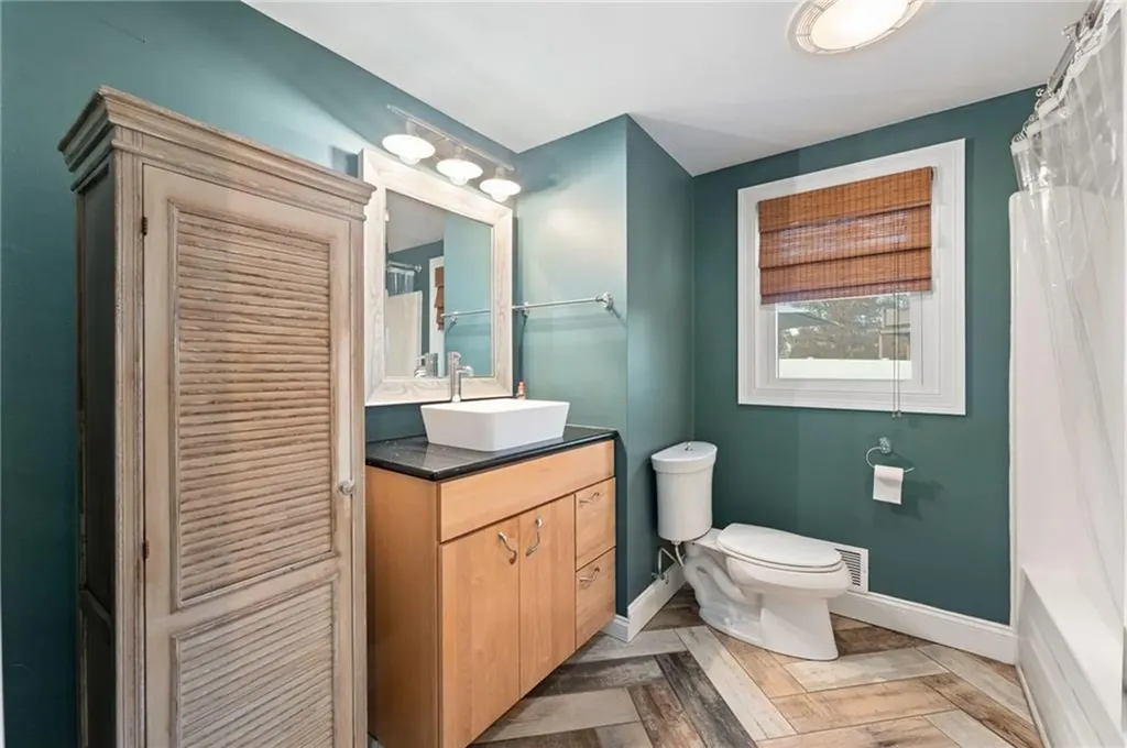 69 Hilton Road Warwick RI 02889