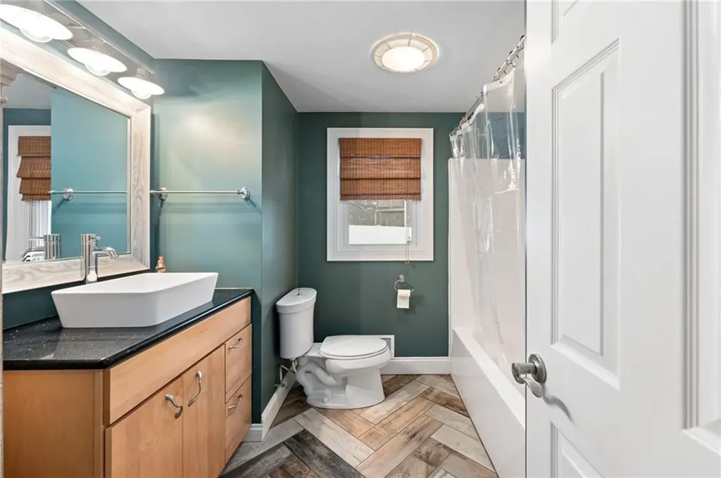 69 Hilton Road Warwick RI 02889