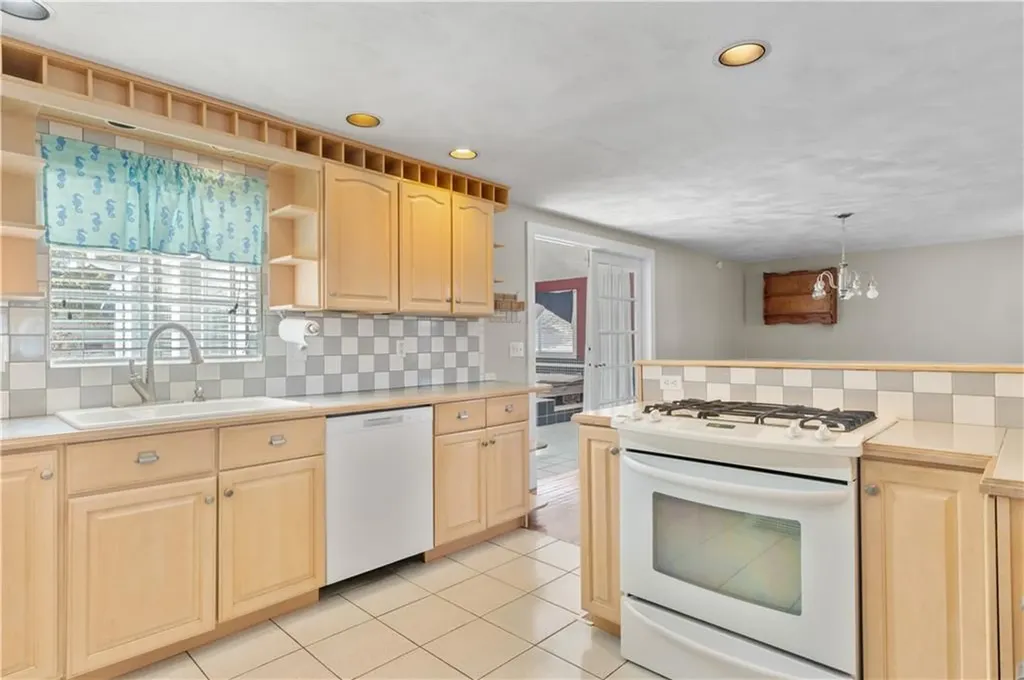 61 Kerri Lyn Road Warwick RI 02889