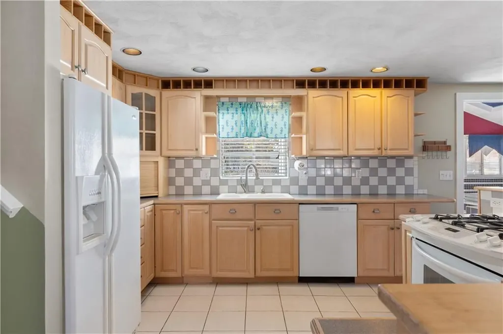 61 Kerri Lyn Road Warwick RI 02889