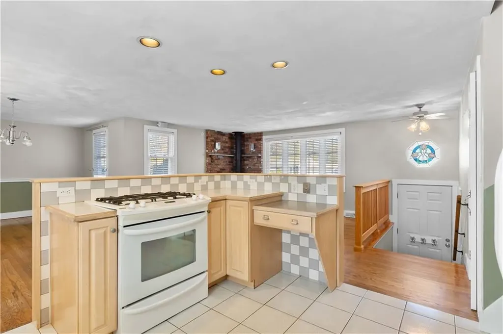 61 Kerri Lyn Road Warwick RI 02889