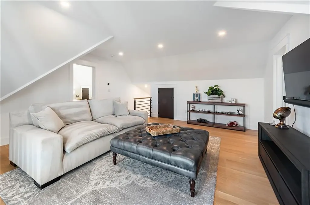 483 Vanderbilt Lane Portsmouth RI 02871