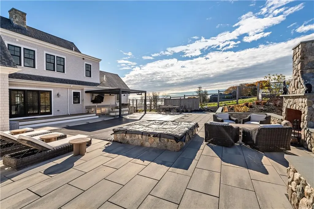 483 Vanderbilt Lane Portsmouth RI 02871