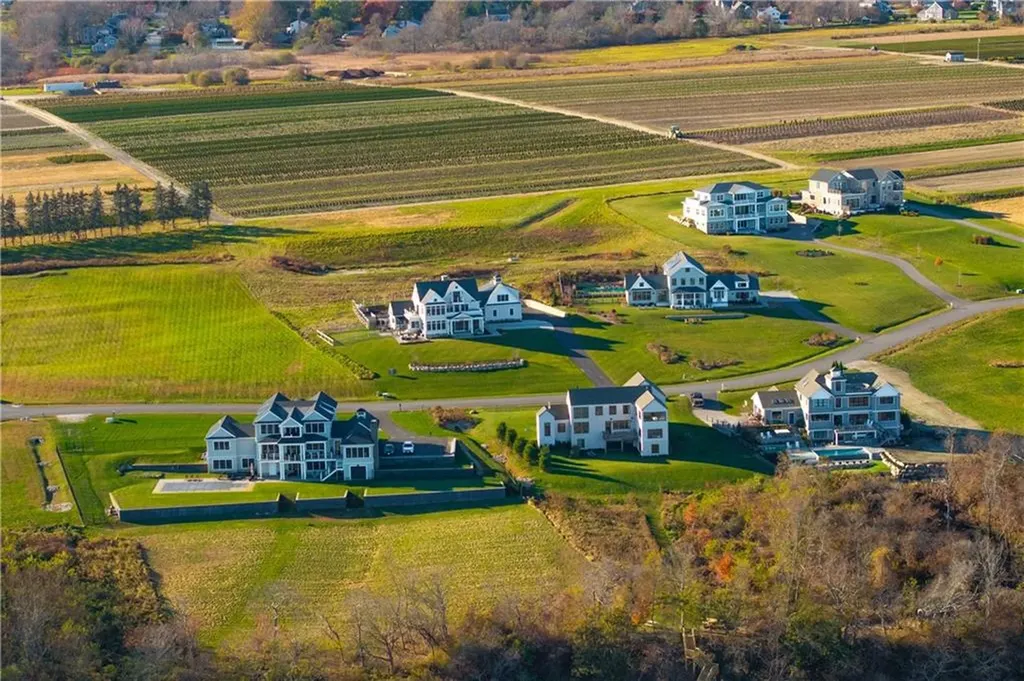 483 Vanderbilt Lane Portsmouth RI 02871