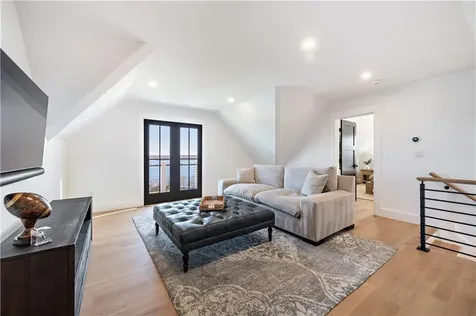 483 Vanderbilt Lane Portsmouth RI 02871