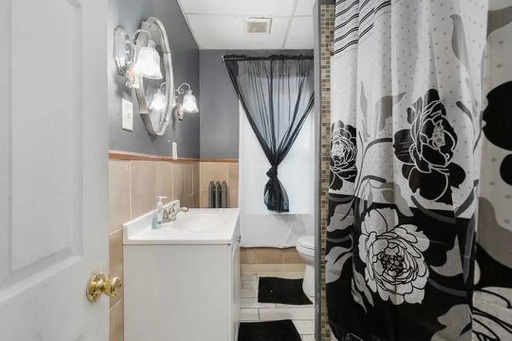 67 Ardoene Street Providence RI 02907