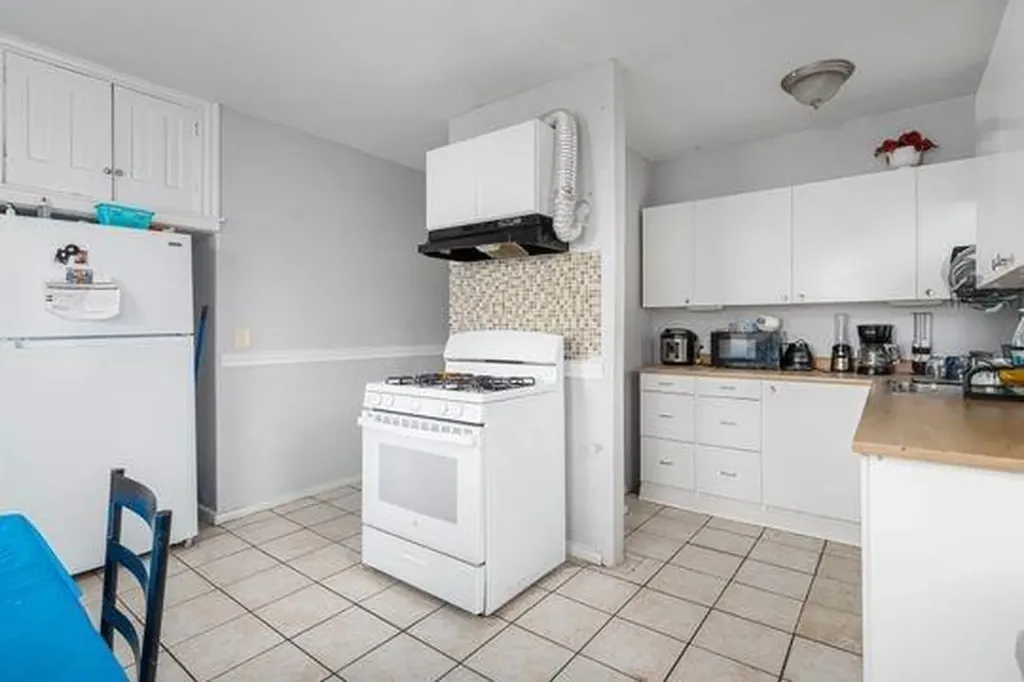 67 Ardoene Street Providence RI 02907