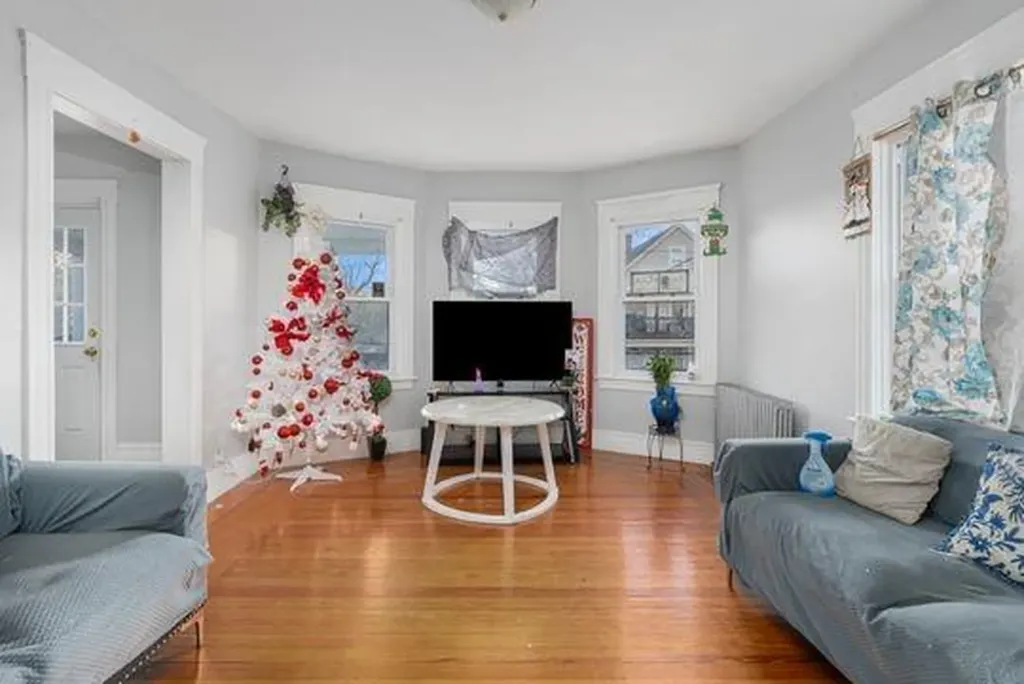 67 Ardoene Street Providence RI 02907