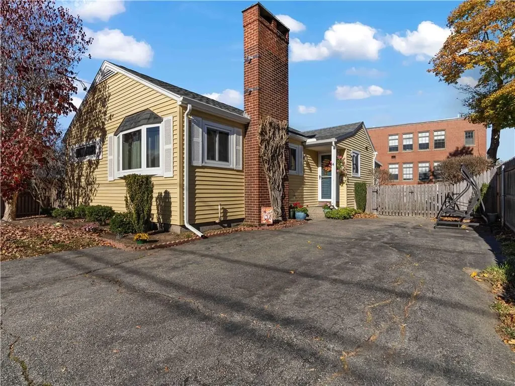 14 Vernon Street Warren RI 02885