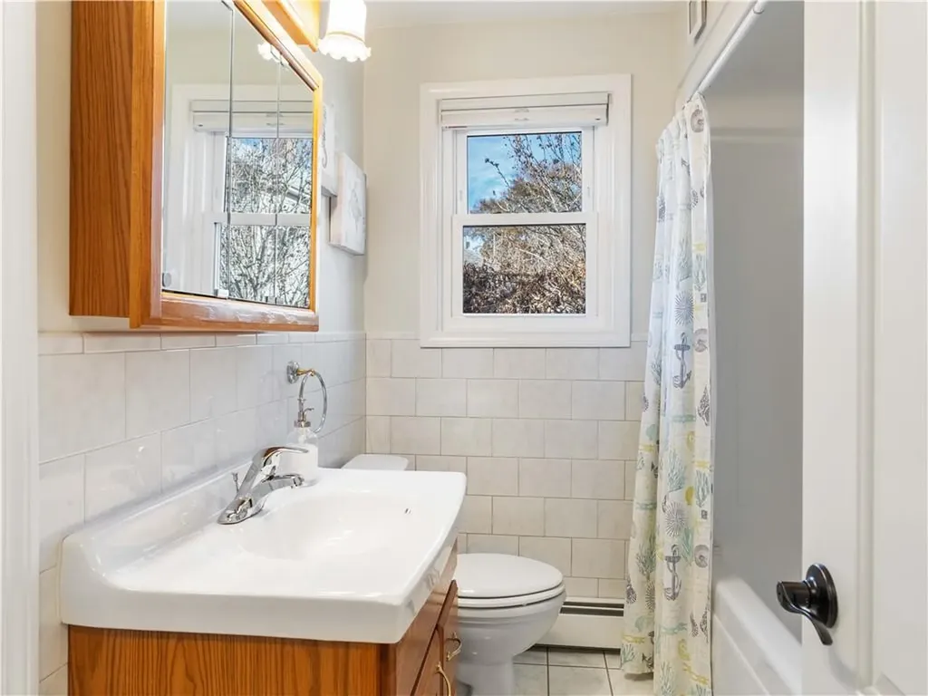14 Vernon Street Warren RI 02885