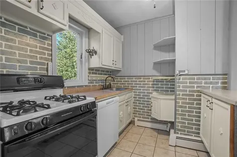 95 Dewolf Avenue Bristol RI 02809