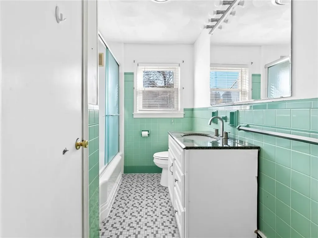 42 Belcourt Avenue North Providence RI 02911