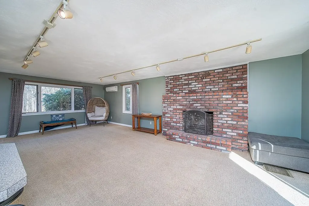 636 Franklin Road Coventry RI 02816