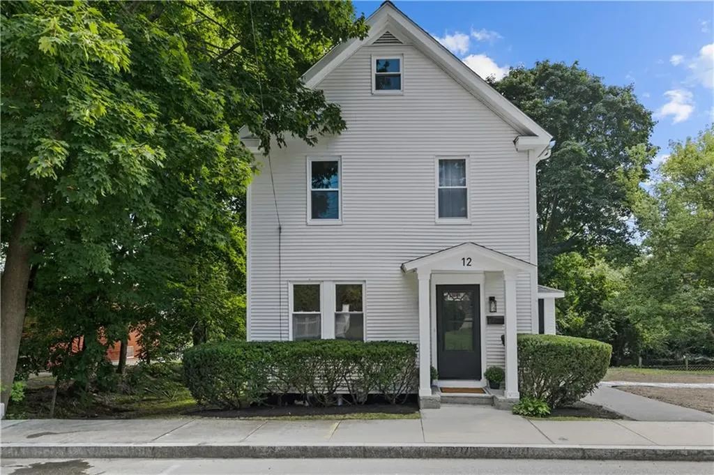 12 Beach Street Warren RI 02885