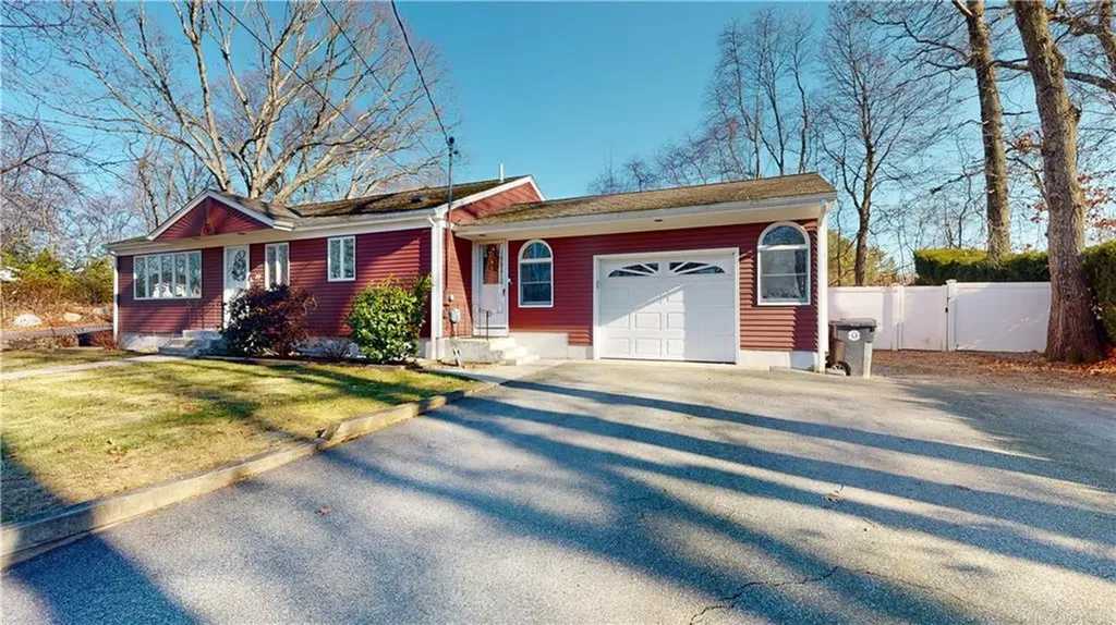 77 Iroquois Road Cumberland RI 02864