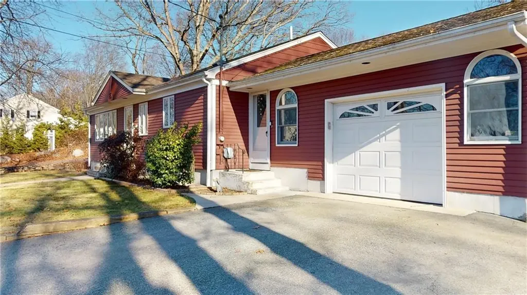 77 Iroquois Road Cumberland RI 02864