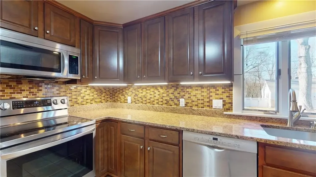 77 Iroquois Road Cumberland RI 02864