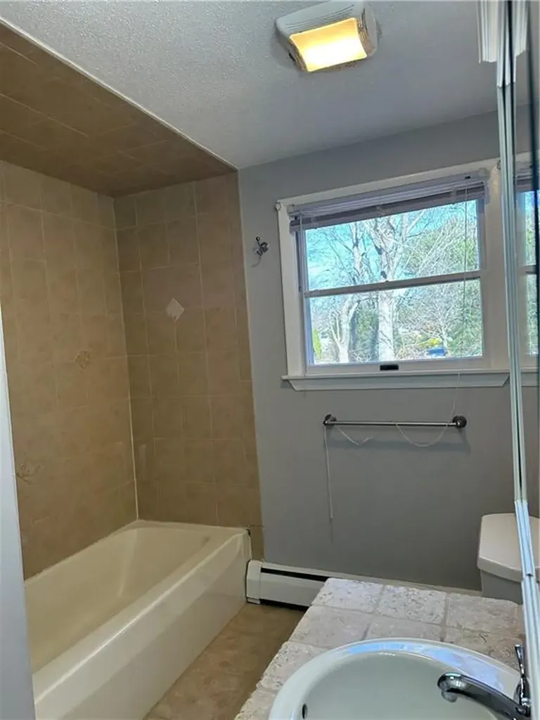39 Old Pine Road Narragansett RI 02882