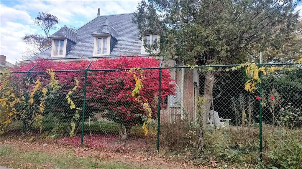 166 A Coggeshall Avenue Newport RI 02840