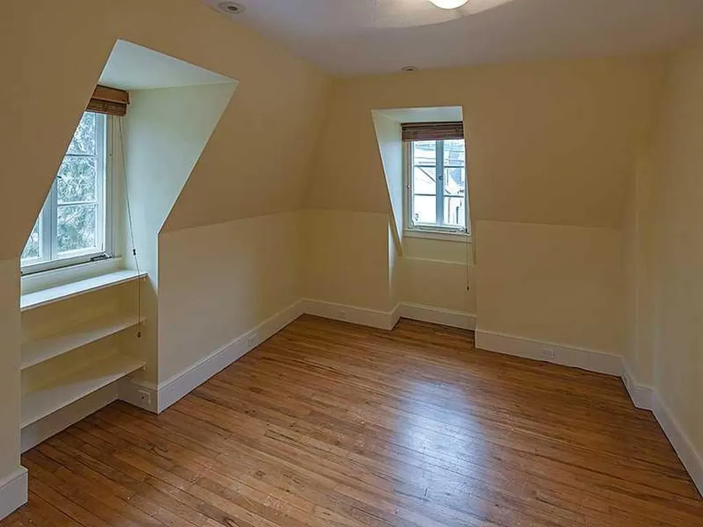 166 A Coggeshall Avenue Newport RI 02840