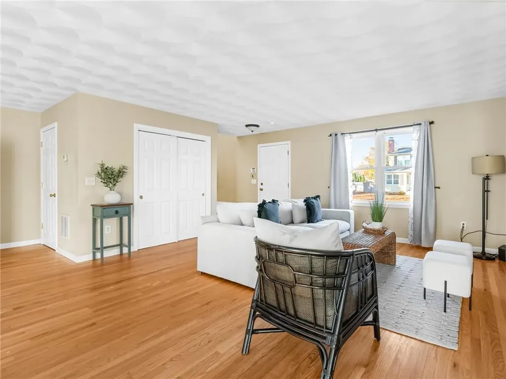 170 Long Street Warwick RI 02886