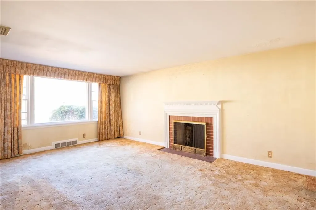 12 Carnation Drive Cranston RI 02920