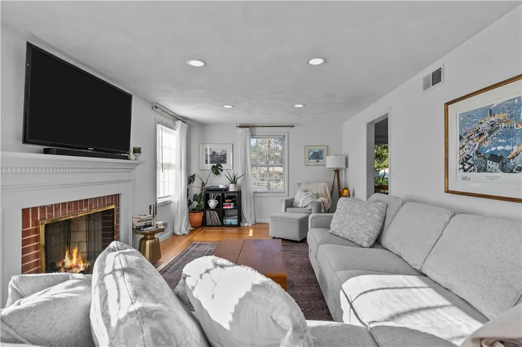 15 Welch Road Warwick RI 02889