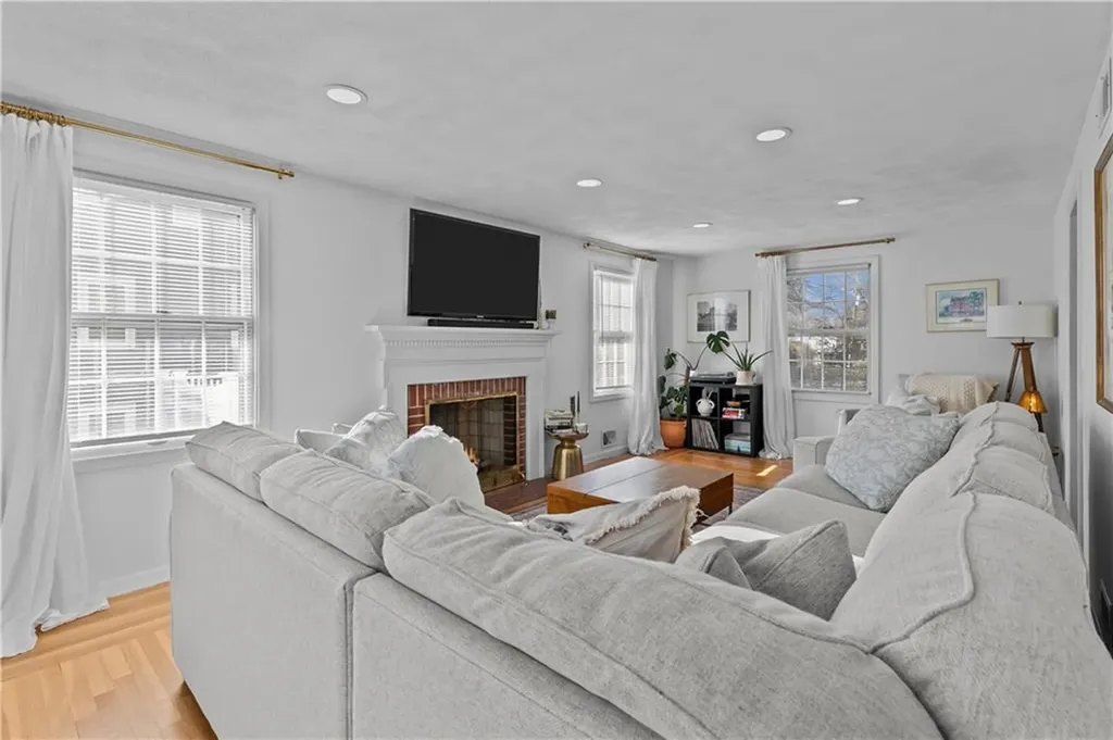 15 Welch Road Warwick RI 02889