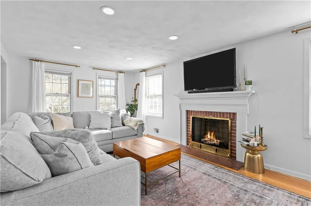 15 Welch Road Warwick RI 02889