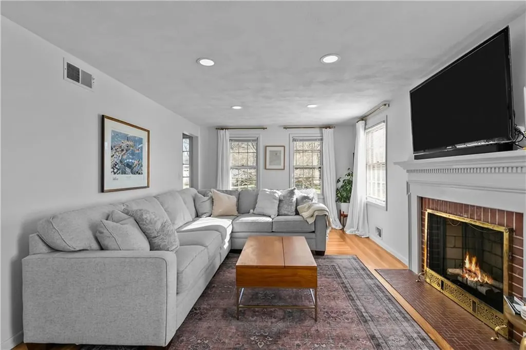 15 Welch Road Warwick RI 02889