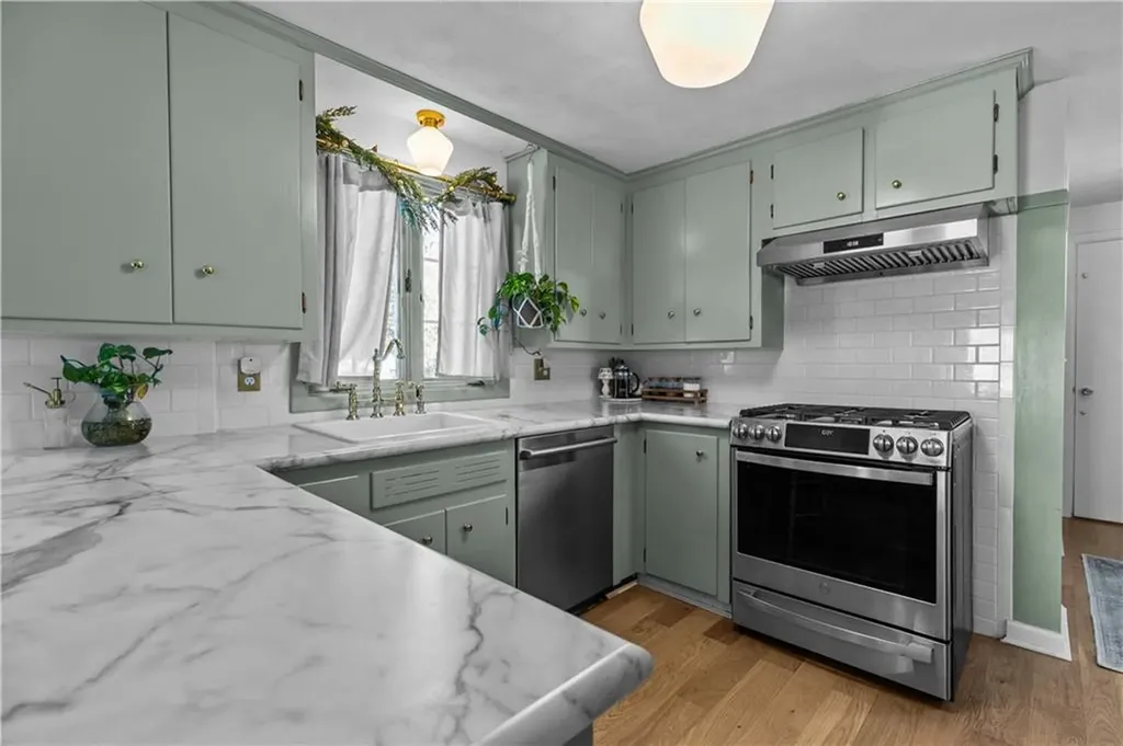 15 Welch Road Warwick RI 02889
