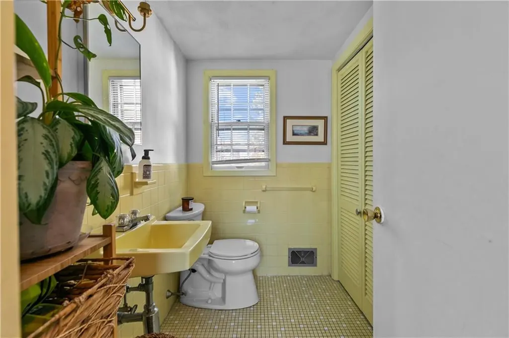 15 Welch Road Warwick RI 02889