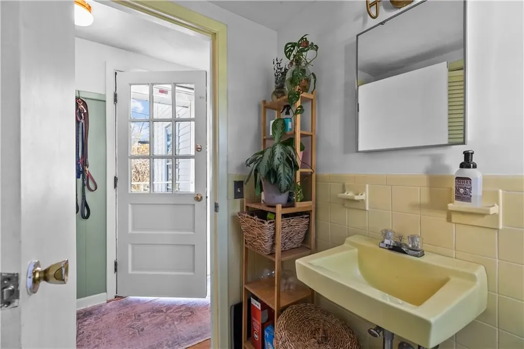 15 Welch Road Warwick RI 02889