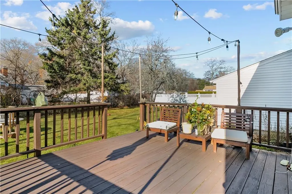 15 Welch Road Warwick RI 02889